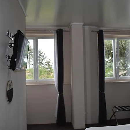 Hotell Logis Manoir De Fourcy