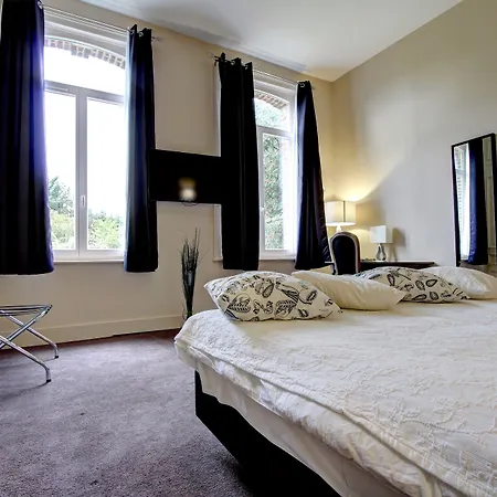 Logis Manoir De Fourcy Hotel