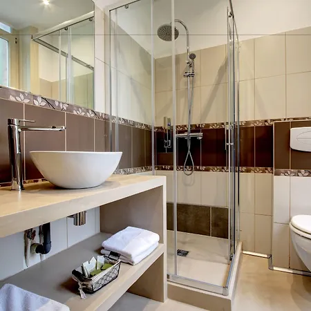 Hotell Logis Manoir De Fourcy 4*