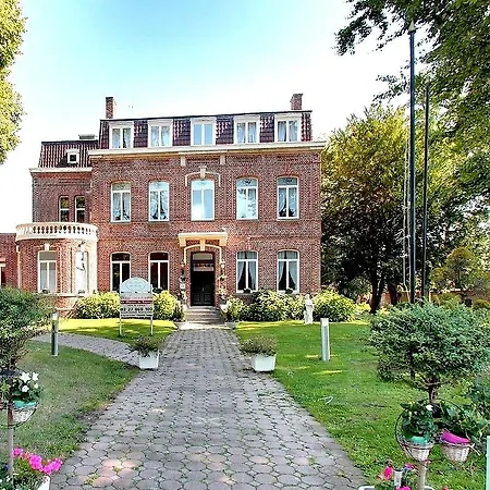 Logis Manoir De Fourcy Hotel
