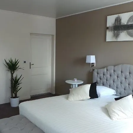 Hotell Logis Manoir De Fourcy 4*