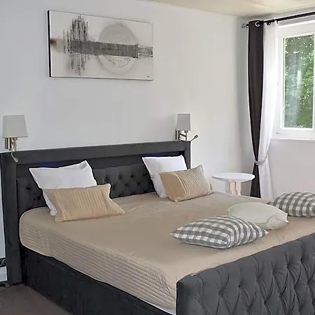 Отель Logis Manoir De Fourcy Corbehem
