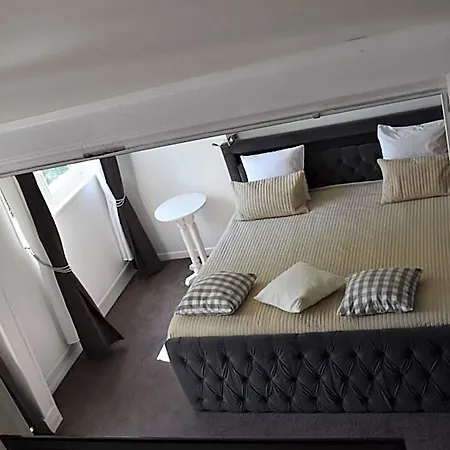 Logis Manoir De Fourcy 4*