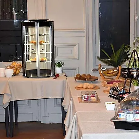 Logis Manoir De Fourcy Отель