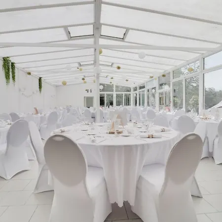 Hotell Logis Manoir De Fourcy 4*