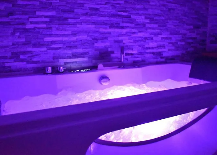 Hotel Logis Manoir De Fourcy 4*