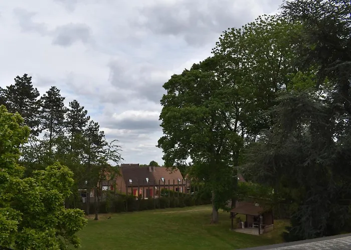 Hotel Logis Manoir De Fourcy 4*