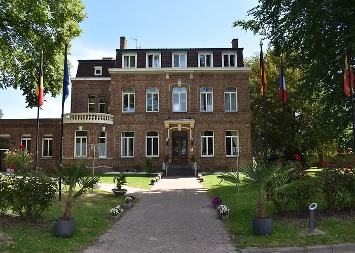 Logis Manoir De Fourcy Hotel