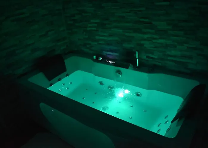 Hotel Logis Manoir De Fourcy 4*