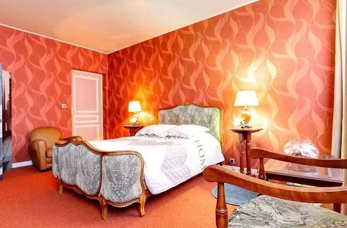 Logis Manoir De Fourcy Hotel