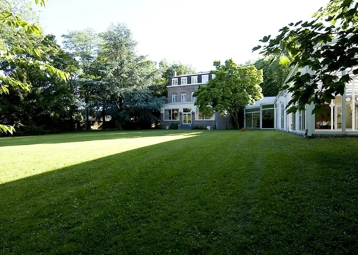 Logis Manoir De Fourcy Hotel