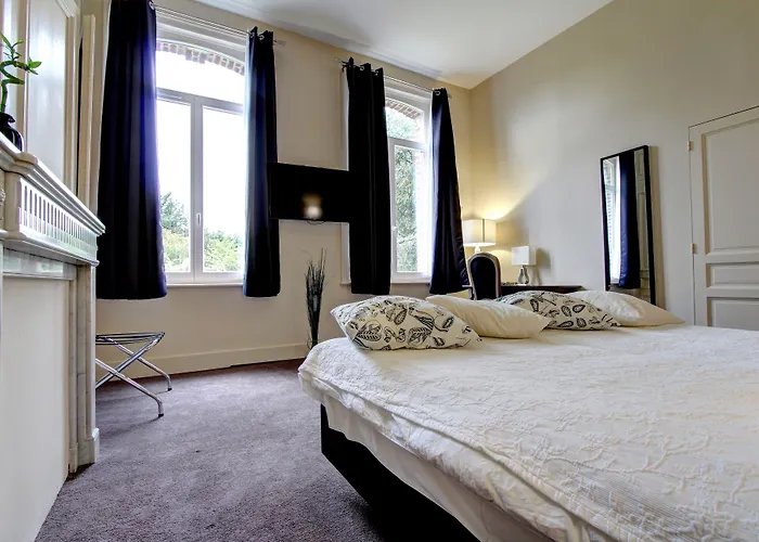 Logis Manoir De Fourcy Hotel