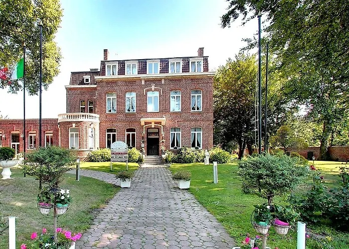 Logis Manoir De Fourcy Hotel