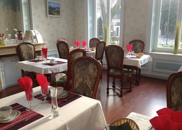 Logis Manoir De Fourcy Hotel