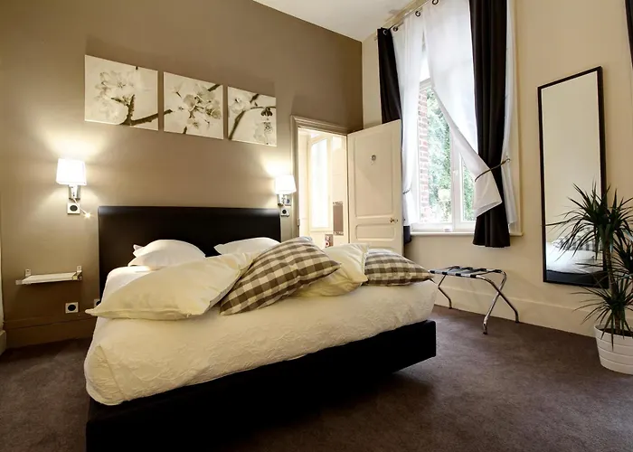 Logis Manoir De Fourcy Hotel